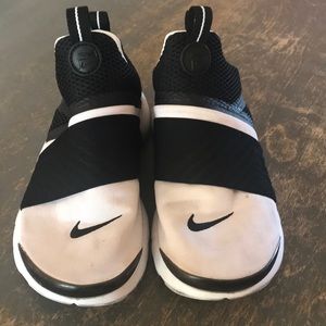 Boys size 3Y Nike slip on shoes.